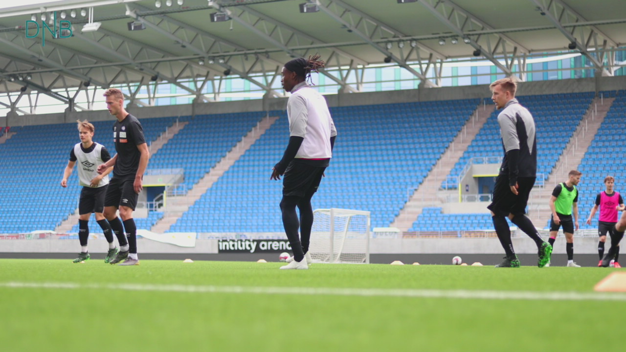 Sam Adekugbe er tilbake!